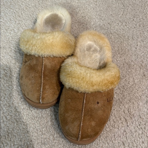 L.L. Bean Tan Shearling Slippers Sz 7 - Picture 1 of 4